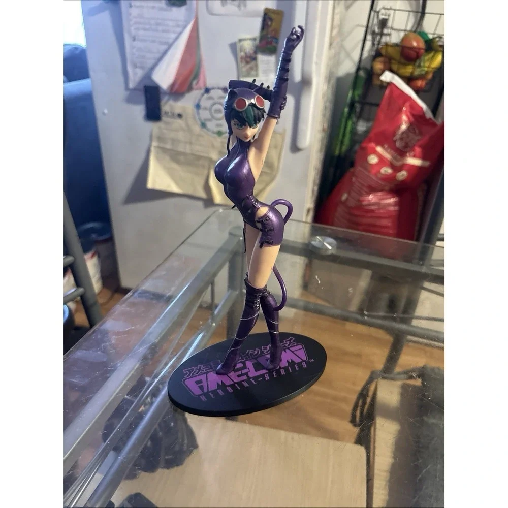 DC Direct Ame-Comi Manga Catwoman Purple Costume 9